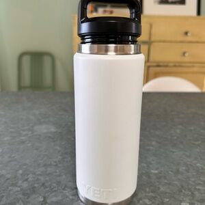 YETI rambler 26 oz White  Insulated Bottle

NEW